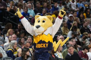【NBA】ナゲッツのマスコット「ロッキー」が球団オーナーを提訴