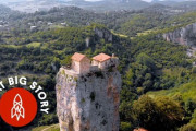 「ゾンビが襲ってきたらここに逃げよう」グルジアにある天空の修道院・カツヒの柱 海外の反応