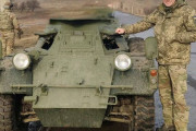 ウクライナ軍が使用している50年代のイギリス軽装甲偵察車フェレットMk.1！