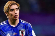【日本代表】W杯を終えた伊東純也、白ご飯をよそう