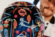 海外F1レーサー「日本開催に合わせて和風なヘルメットを作ったよ！」