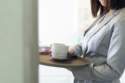 【ブラック】女性に「早朝お茶くみ番」をさせていた企業が時代の流れで「メールチェック当番」に変更　→　まさかのお茶くみ以上のひどい地獄業務だった・・・((((( ；ﾟДﾟ))))