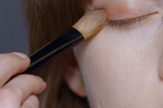目が大きくなるアイシャドウ(の塗り方)