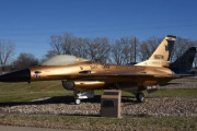 ゴールド記念塗装されたアイオワ州空軍のF-16戦闘機！