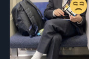 【悲報】Twitter民「はい、チーズ！ｶｼｬｯ！w」電車内で弱者男性を撮影してしまうｗｗｗｗ