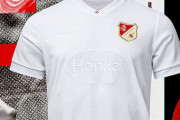 デュッセルドルフ、見事に真っ白な「125周年記念ユニフォーム」を発表