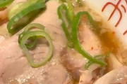 【動画】某有名ラーメン店のチャーシューを這う謎の虫が撮影される(@_@;)