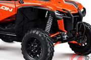 ホンダ 新型バギー「タロン」墨仕様が9月に発売！ 「悪路イケる」鮮烈オレンジボディで登場