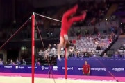 【動画】英連邦版オリンピックで体操選手が恐ろしい落ち方をして救急搬送される。