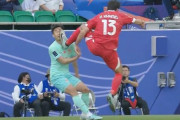 ◆悲報◆中国代表さん、レバノン13番に十六文キックを顔面に直撃される