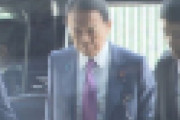 【画像】麻生太郎さん、ものすごい顔で官邸入り