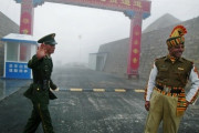 【速報】中国軍とインド軍、国境で殴り合い