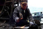 島根・高橋鍛冶屋の手打ち包丁製作に注目 76歳現役職人の仕事を追う
