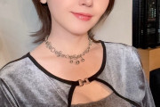【画像】鬼頭明里さん、谷間チラリと美しい笑顔のバランスが最高【ラブライブ！虹ヶ咲】