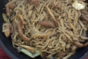 ワイが作った「ホルモン焼きそば」いくら出す？