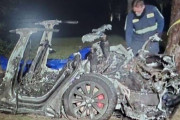 【悲報】運転席が無人のテスラ車が衝突事故→助手席と後部座席の2人死亡