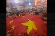 【宣戦布告】韓国で大規模な反中国デモが開催され巨大な中国国旗が引き千切られる
