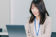 【画像あり】美少女OLさん、職場で理不尽なパワハラとスメハラを受けてしまう…