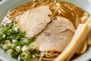 三大なぜか異様にうまいもの「深夜のサービスエリアフードコートのラーメン」「スキー場のカツカレー」