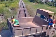 【動画】祖父の運転で10歳の孫がふっ飛ばされて亡くなった事故。