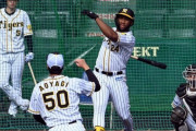 阪神・ロハス　青柳からバックスクリーン弾　2打席目は3塁打　ＣＳへ長打力アピール