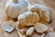 【画像】レンチンしただけのニンニクって美味しいよな？