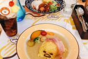 外国人「ぐでたまカレーを日本のカフェで食べたので見てくれ！」