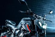 ヤマハ、次世代MTシリーズのスタイリングに刷新した「MT-07 ABS」を発売