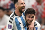 【アルゼンチン代表】「僕世代のアイドル」アルバレスがメッシへの忠誠心語る「W杯優勝を手伝えて、この上ない誇り」