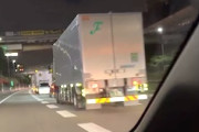 【動画】渋滞を横目に付加車線を気持ちよく走る車の車載が多くのコメントを集める。