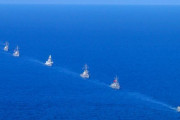 地中海でイタリア・トルコ海軍フリゲートと米海軍アーレイ・バーク級誘導ミサイル駆逐艦5隻が機動航行作戦！
