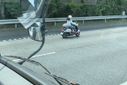 【画像】女さん、高速道路で風を感じてしまう・・・・・