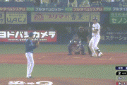【ヤクルト対DeNA23回戦】ヤクルト・オスナ、昨日から二打席連続となる第１８号ソロホームラン！！！！！！！！！！
