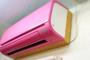 【画像】エアコンをピンク色に塗ってみたｗｗｗ