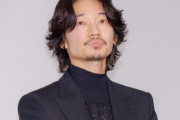 【悲報】綾野剛さん、なぜか1人だけ汗が止まらなくなってしまう・・・・・・・・・・