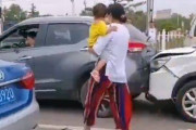 【動画】事故ると相手が女性ドライバーでもこんな目に遭うんだから中国怖いよなｗｗｗｗｗｗｗ