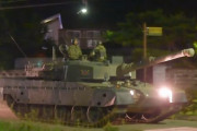 まさかの一般車に混じって公道自走も、陸上自衛隊「戦車」の移動事情とは！