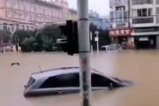 【中国の大雨】Twitterで投稿された武漢の街が水没している様子