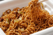カップ焼きそばとかいうカップラーメンよりも健康にヤバイ食い物ｗｗｗｗｗ　