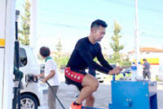 競輪トップレーサー山賀雅仁選手、停電が続く地元・千葉を足こぎ式給油機で手助け。6時間で150台分1800リットルを給油