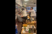 【動画あり】東京の中華料理店で中国人同士の大喧嘩が勃発！店内がめちゃくちゃになってしまう・・・