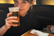 田中美久さんビールを飲む