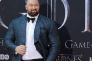 「ゲーム・オブ・スローンズ」マウンテン役のハフソー・ビョルンソン氏、デッドリフトで世界記録を樹立