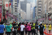 【悲報】東京マラソン参加料３３００円値上げへ…来年から１万９８００円に