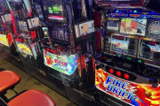 パチンコ屋の通路を歩くと必ず振り返って見てくるヤツが何人かいるのは何故なの？
