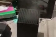 【悲報】次世代機『Xbox Series X』排気口から煙が上がる動画が投稿されてしまう…
