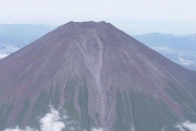 富士山御殿場口で６日夜遭難者による救助要請が相次ぐ　４５歳女性会社員はぜんそく薬を持ってくるのを忘れ、２０歳女子大学生は高山病