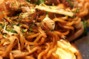 彡(ﾟ)(ﾟ)「近所の電気屋で焼きそば無料配布！？行かなきゃ！」