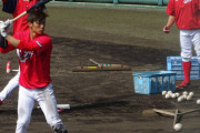 カープ中村奨成、外野手に挑戦の1ヶ月「最後までやり切れたので良かったかな」早出練習＆河田ヘッドコーチから厳しい指導