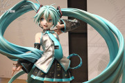 【悲報】初音ミクの太もも、16年で3倍くらいの太さになるｗｗｗｗｗｗｗｗｗｗ